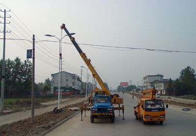Apakah lampu jalan surya masih menyala di hari hujan?-风向标 -4 组-夏雨